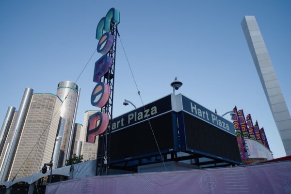 Mo Pop Festival custom sign installation process.