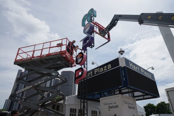Mo Pop Festival custom sign installation process.