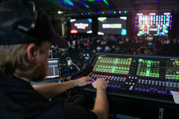 UWM live! 2025 - devin